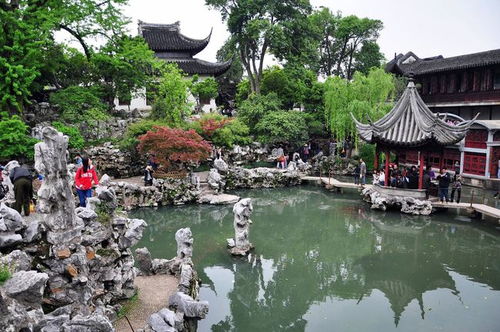 苏州的寺庙园林,亭台水榭精致漂亮,园内石峰状如狮子,值得一去